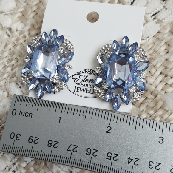 Large stud earring - Picture 2 of 4